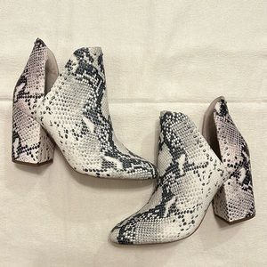 Steve Madden booties size 9